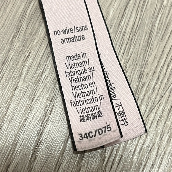 Victoria's Secret No-Wire Blue Metallic Plunge Bra Wireless 34C - Picture 5 of 6